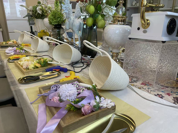 以匠心定格家的溫暖，用陪伴傳遞生活浪漫  ——有色·鉑金城開展銷售暖場活動(dòng)